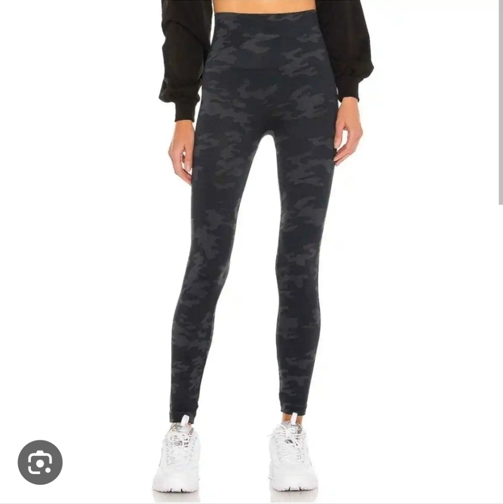 SPANX look at me now leggings black camo  NWT Size L